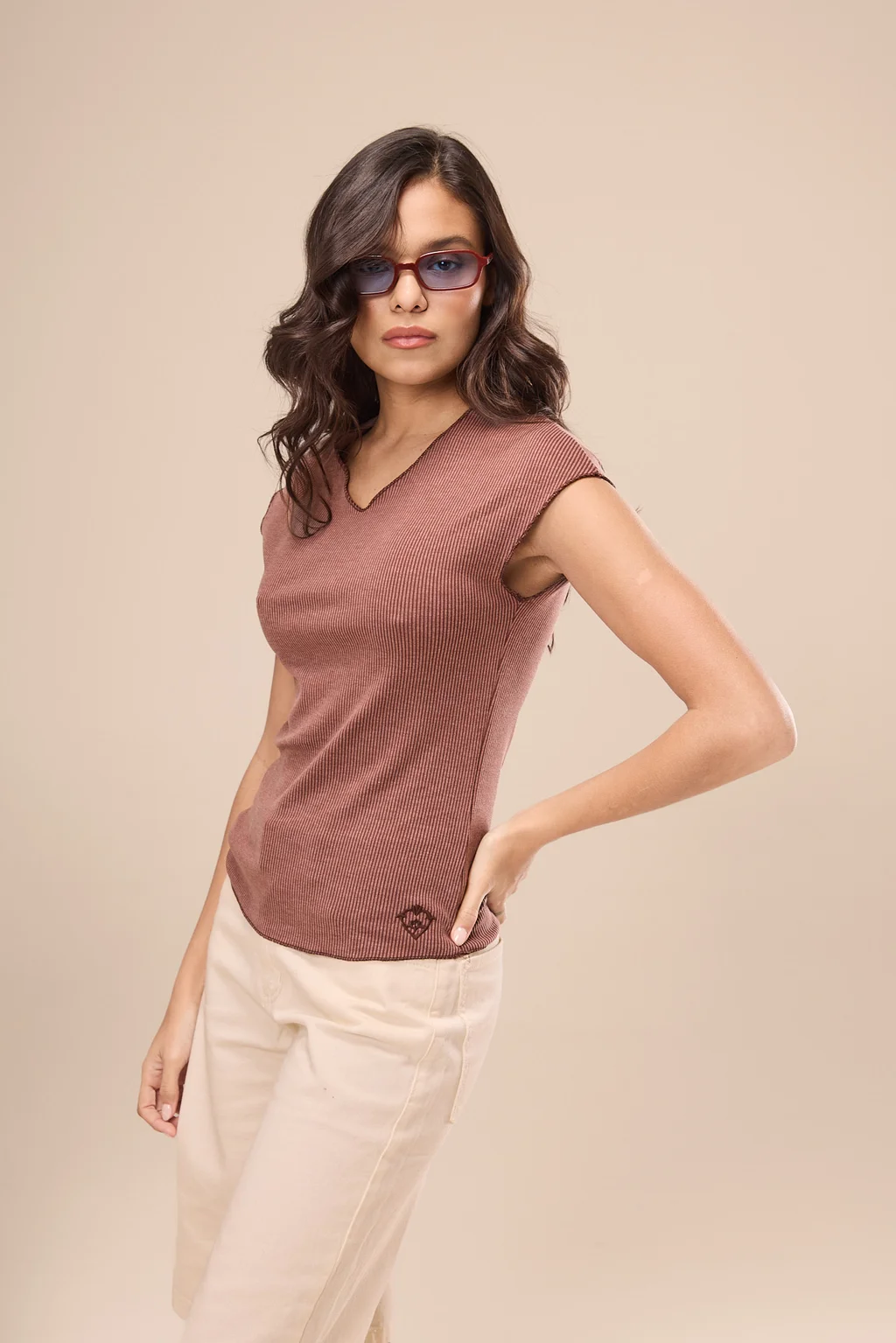 1400008 - REMERA ESCOTE V