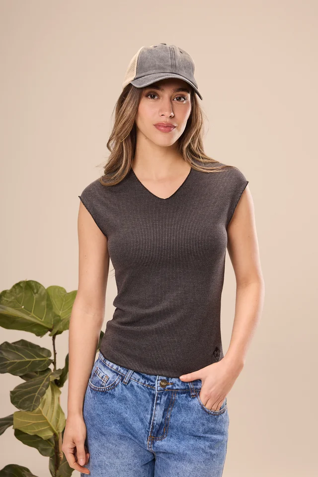1400008 - REMERA ESCOTE V