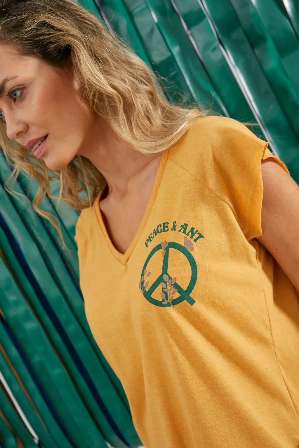 9600016 - Remera PEACE