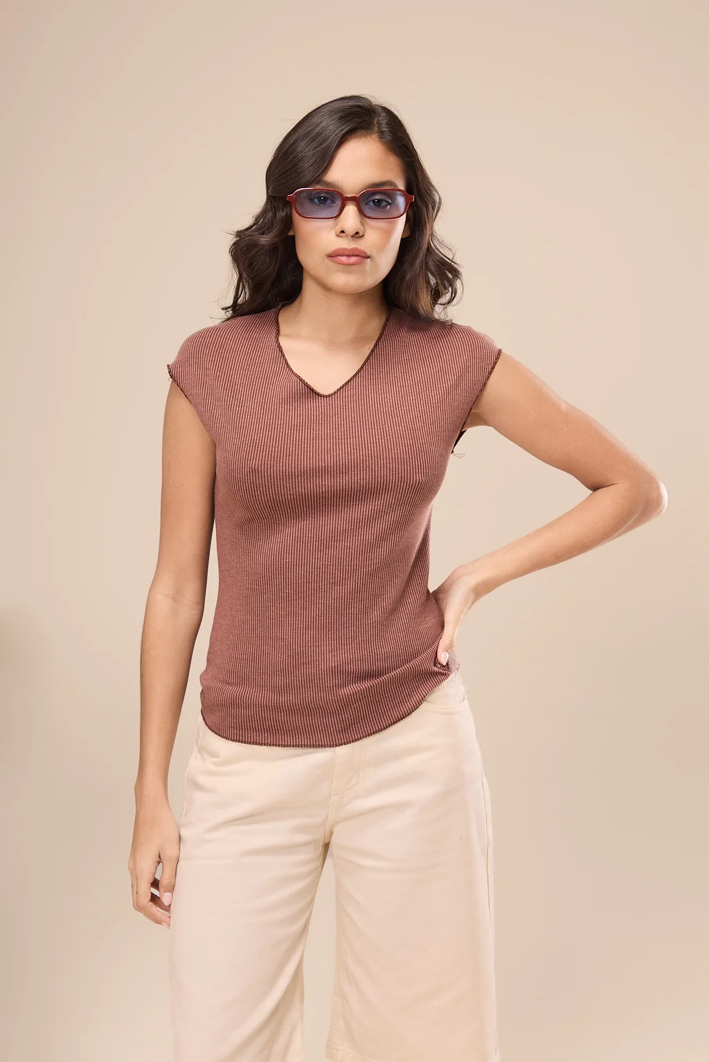 1400008 - REMERA ESCOTE V