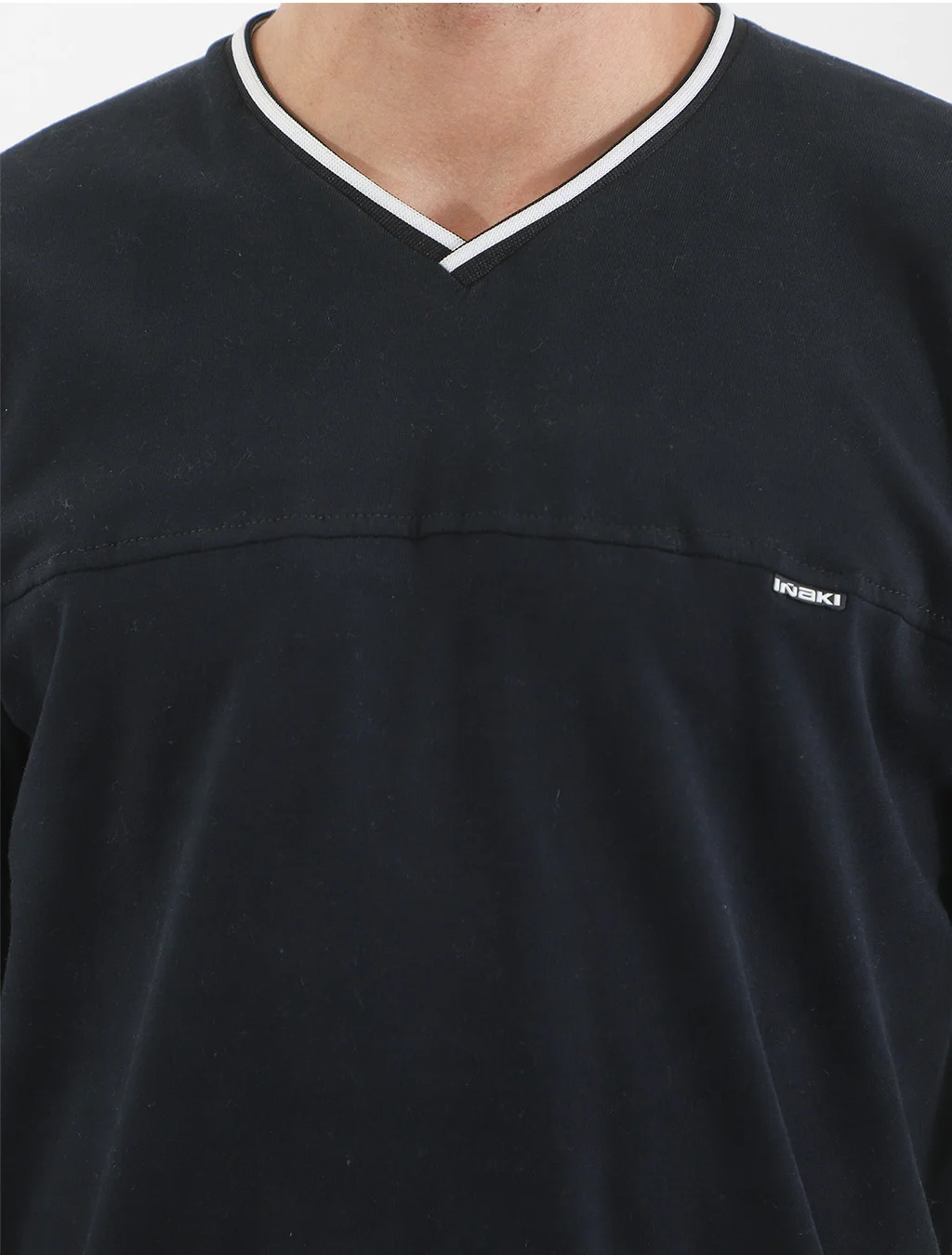 REMERA AVALANCE ESCOTE V REGULAR FIT