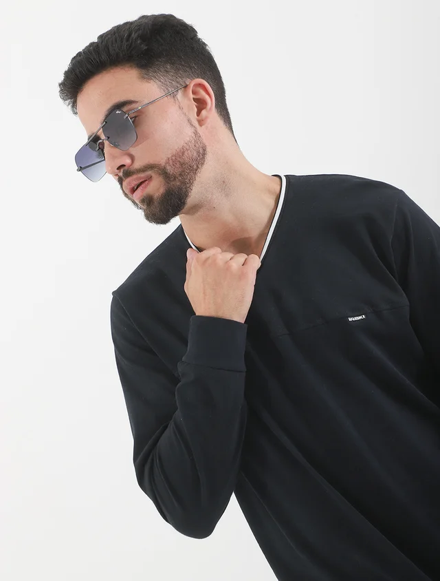 REMERA AVALANCE ESCOTE V REGULAR FIT