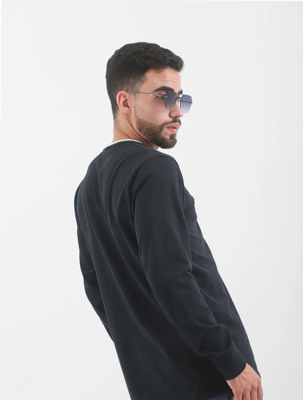 REMERA AVALANCE ESCOTE V REGULAR FIT