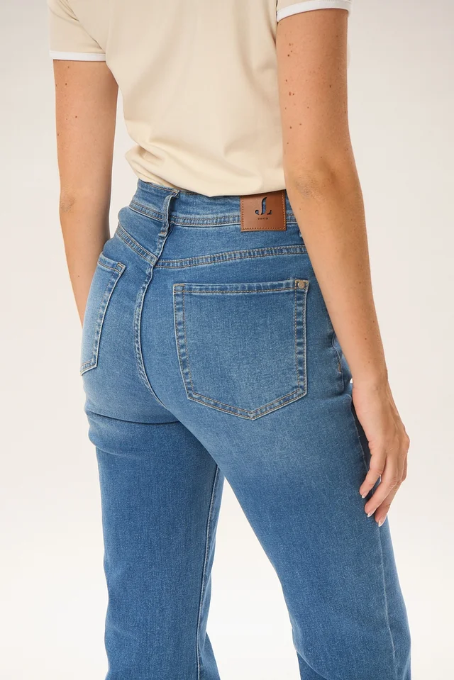 JEANS BOUTCUT TANIA