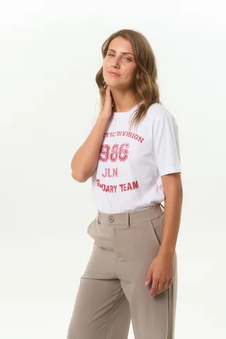 REMERA TAYLOR - Vista 3