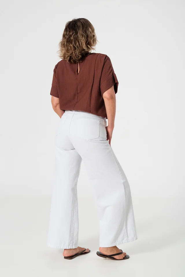 010578A - JEANS WIDE LOW BLANCO PLUS