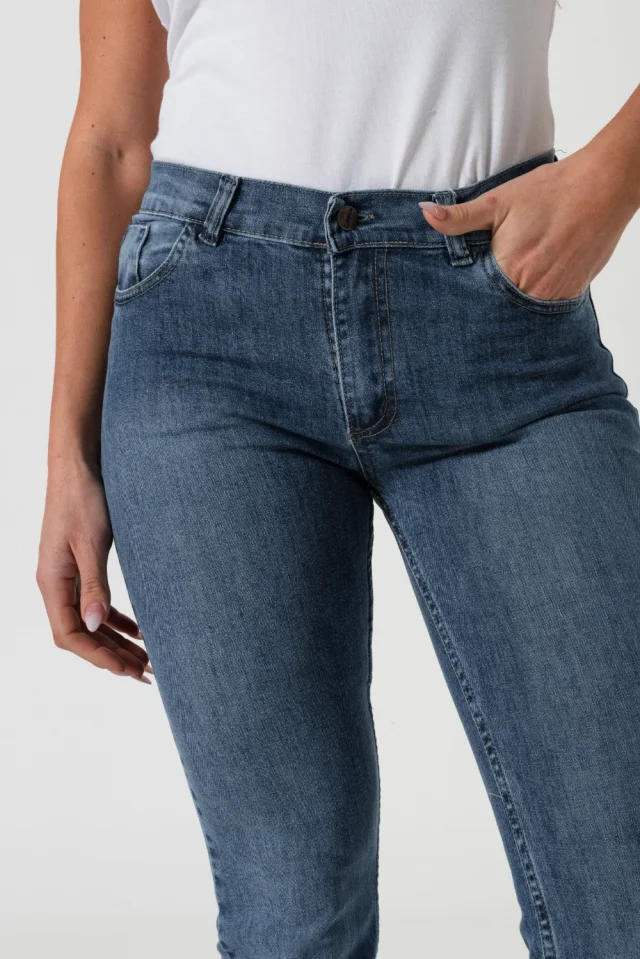 0010572 - JEANS CIGARETTE CROP DESTROYER