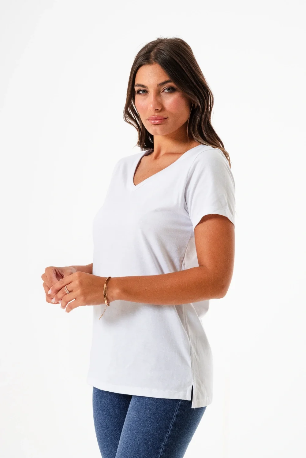 002026A - remera de algodon escote V plus