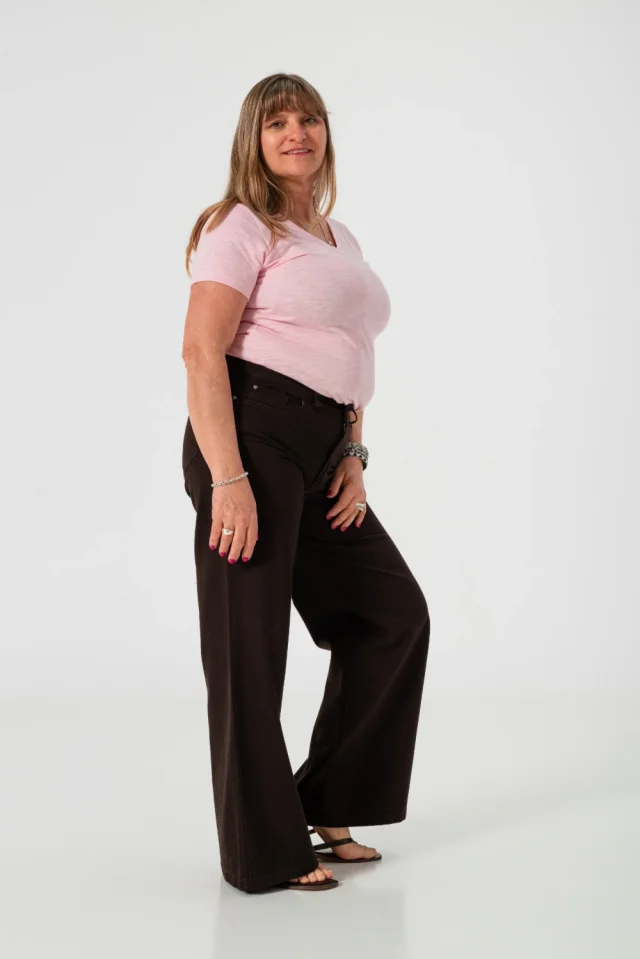 010566A - JEANS WIDE LOW COLOR PLUS