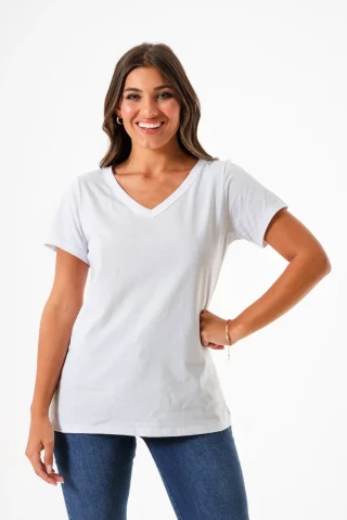 002026A - remera de algodon escote V plus - Vista 4
