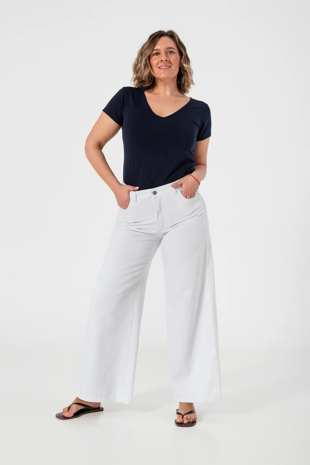 010578A - JEANS WIDE LOW BLANCO PLUS