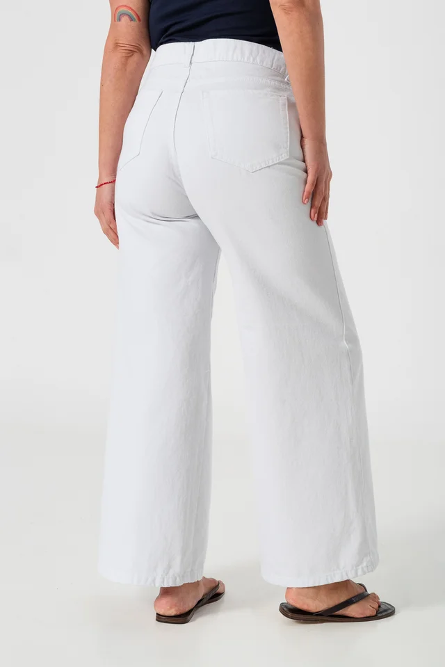 010578A - JEANS WIDE LOW BLANCO PLUS