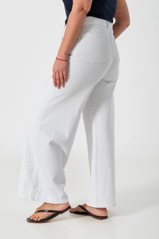 010578A - JEANS WIDE LOW BLANCO PLUS