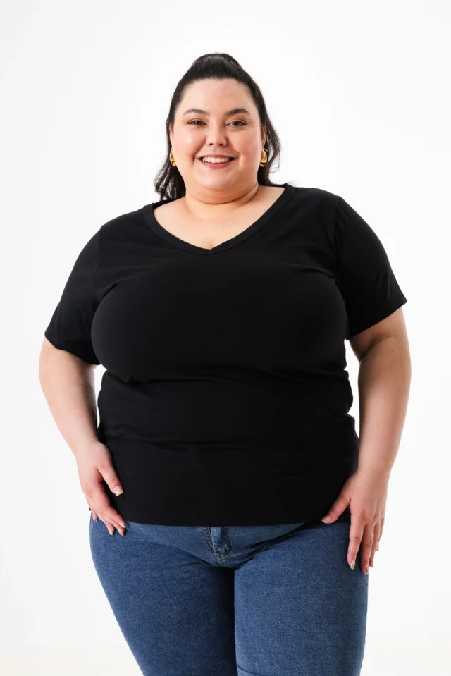 002026A - remera de algodon escote V plus