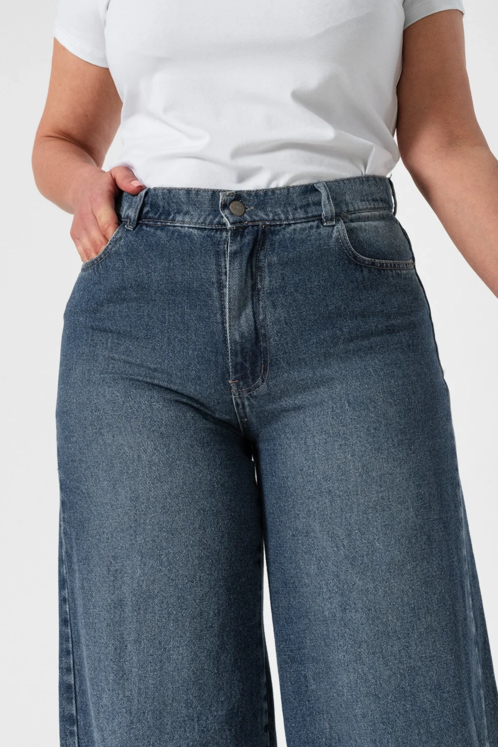 010579A - JEANS WIDE LOW VINTAGE PLUS