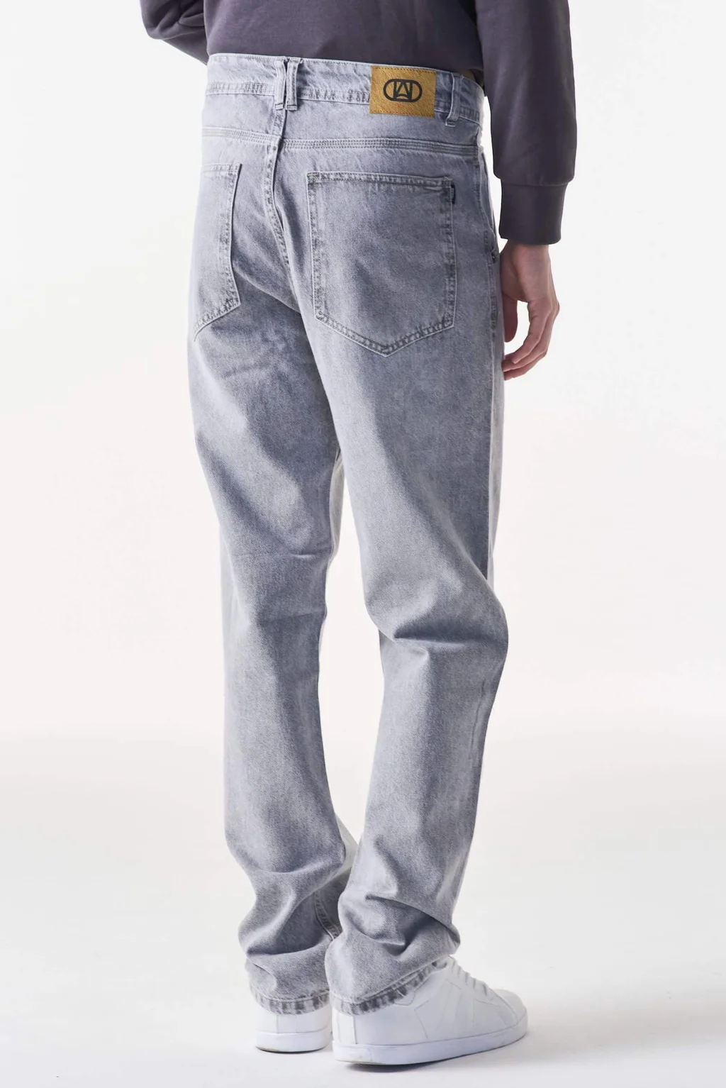JEAN STRAIGHT CON PINZAS