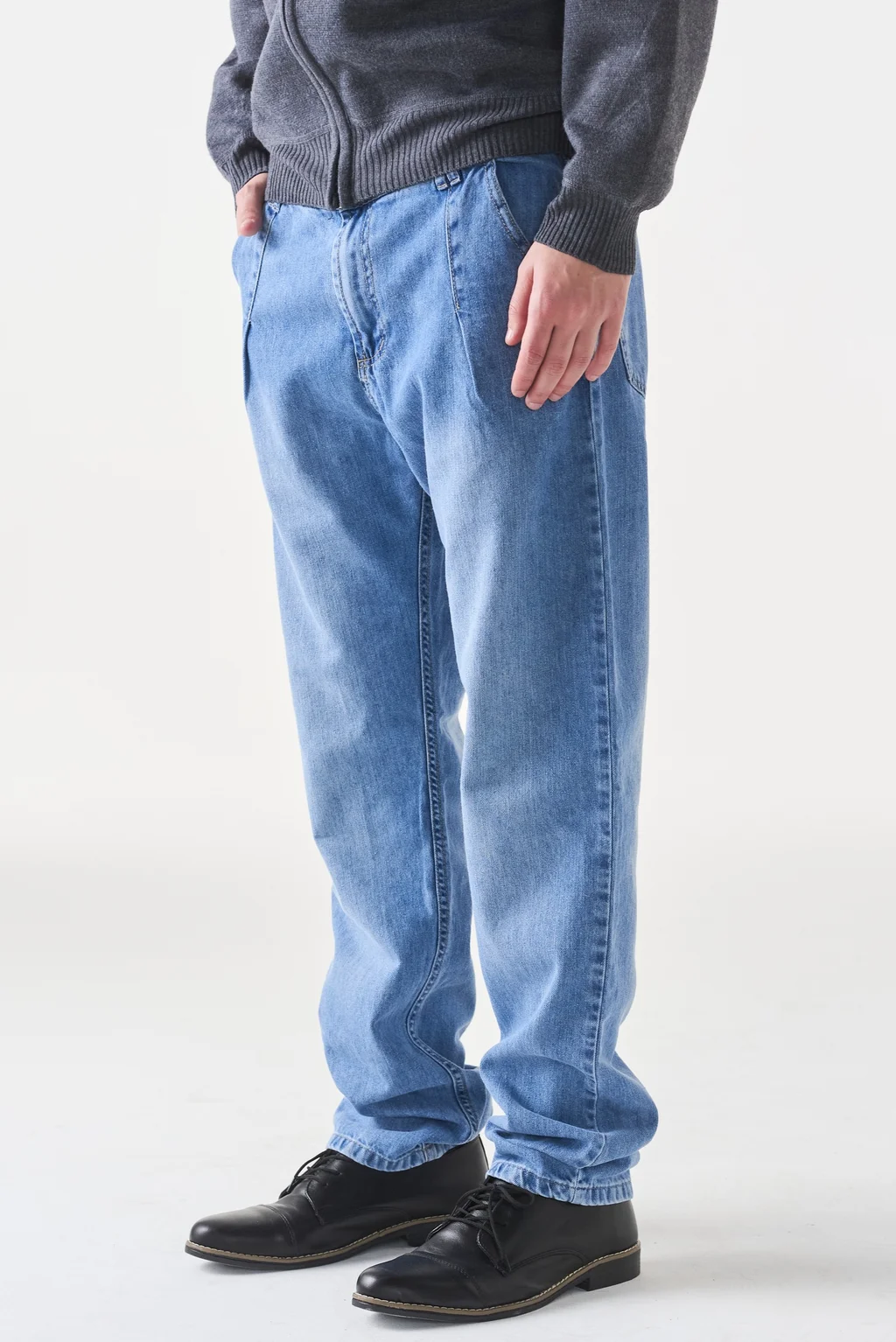 JEAN STRAIGHT CON PINZAS