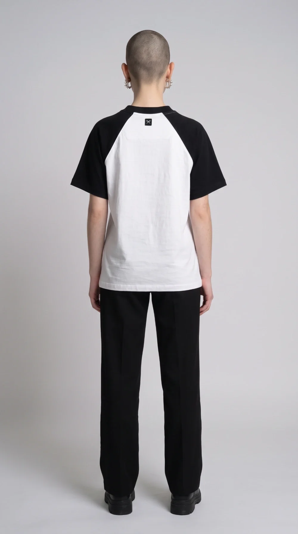 Remera League [ Blanco - Negro ]