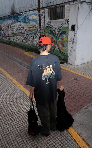 Remera Niguiri [ Carbón ] - Vista 4