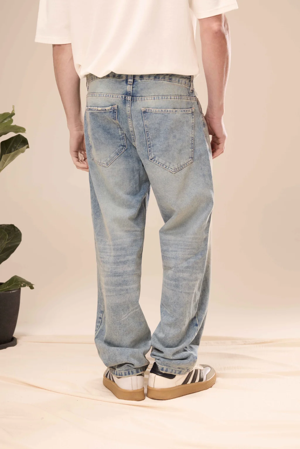 6809 - JEAN