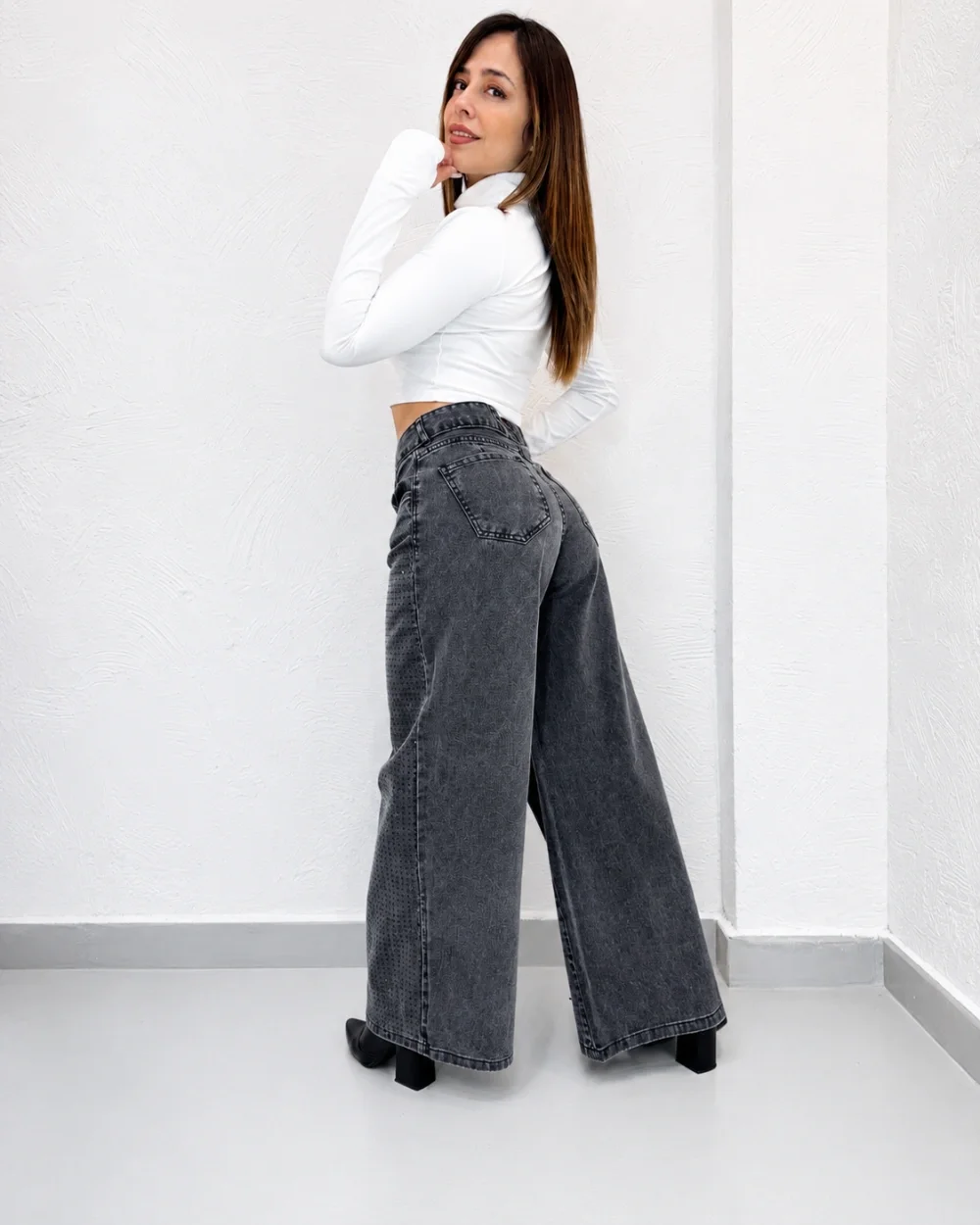 0710 - SUPER BAGGY GRIS BRILLO