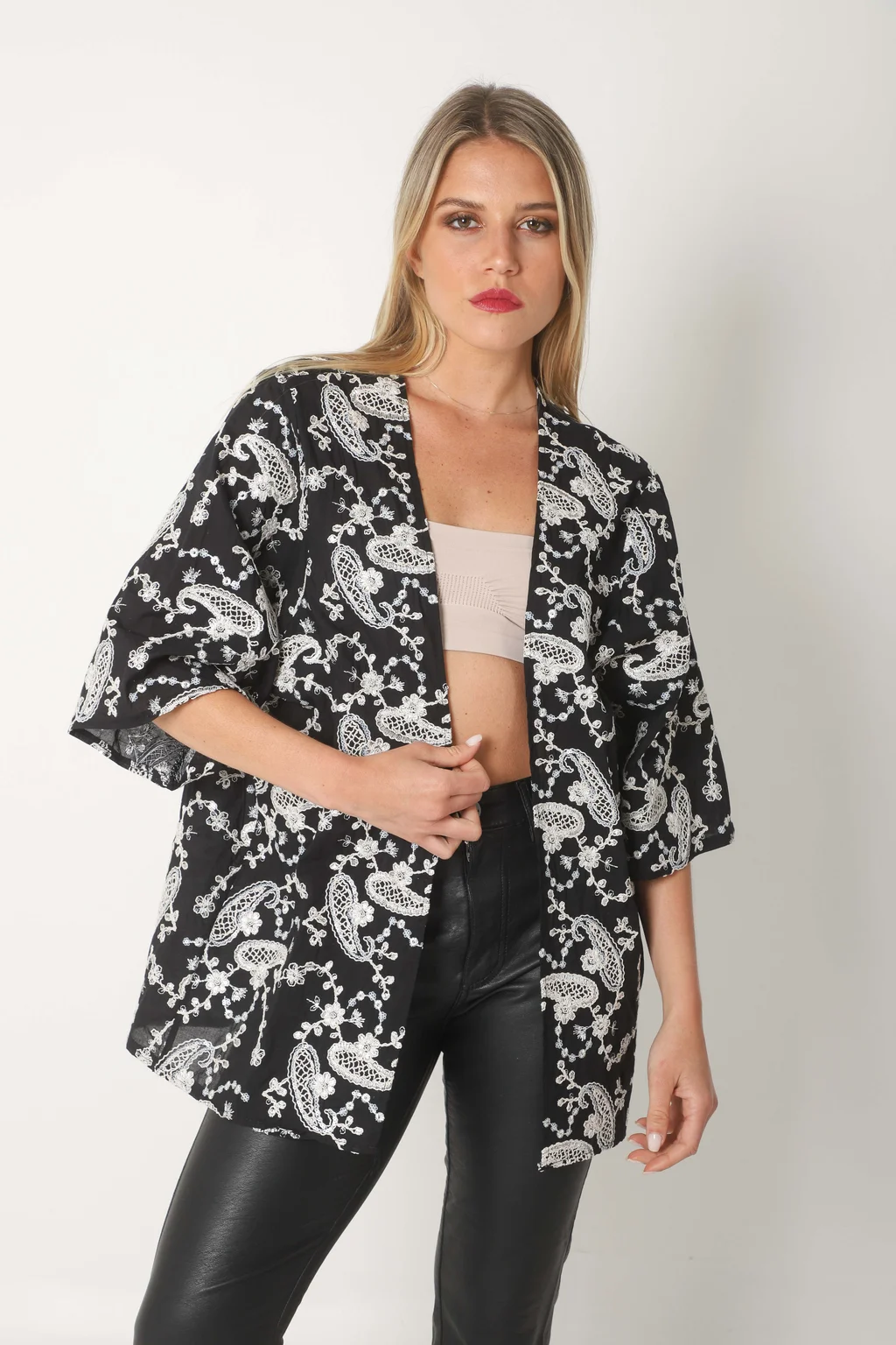 Kimono VAPARAISO de Lino Bordado GU5175