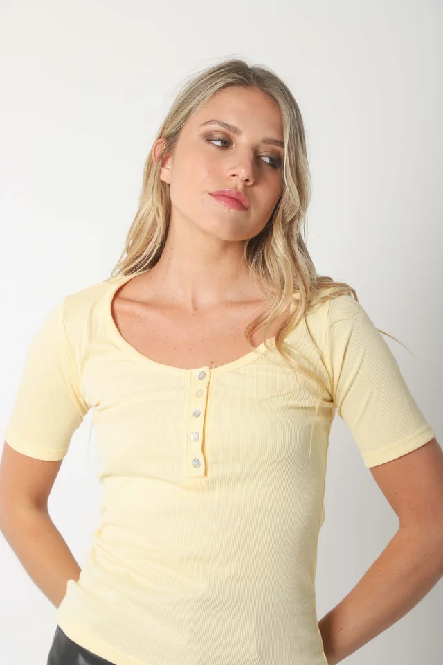 Remera KYARA Morley Abotonada