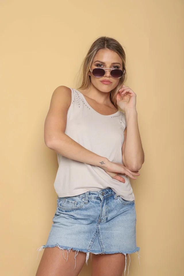 Musculosa  FIORE Creppe c/ Tachas