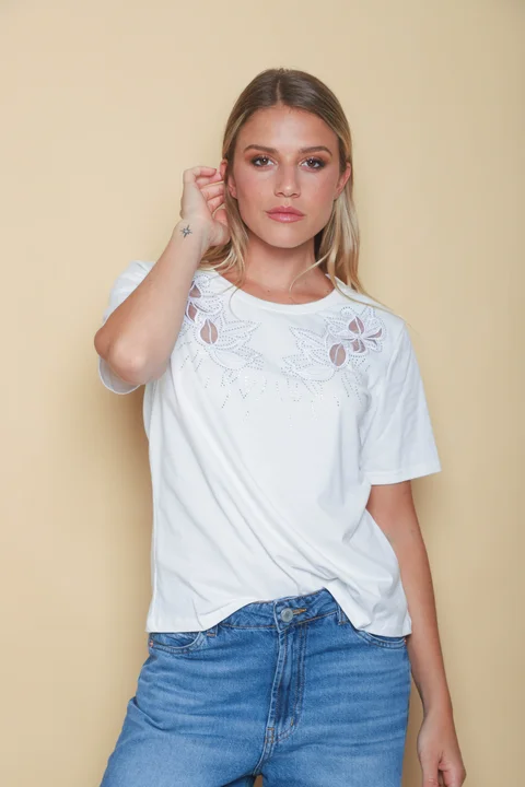 Remera FLOR BORDADA TULL STRASS GUK70031