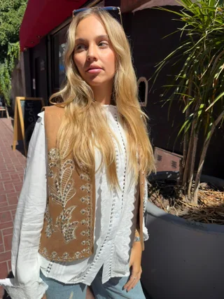 Chaleco MONTANI Gamuza Bordado GU562 - Vista 4