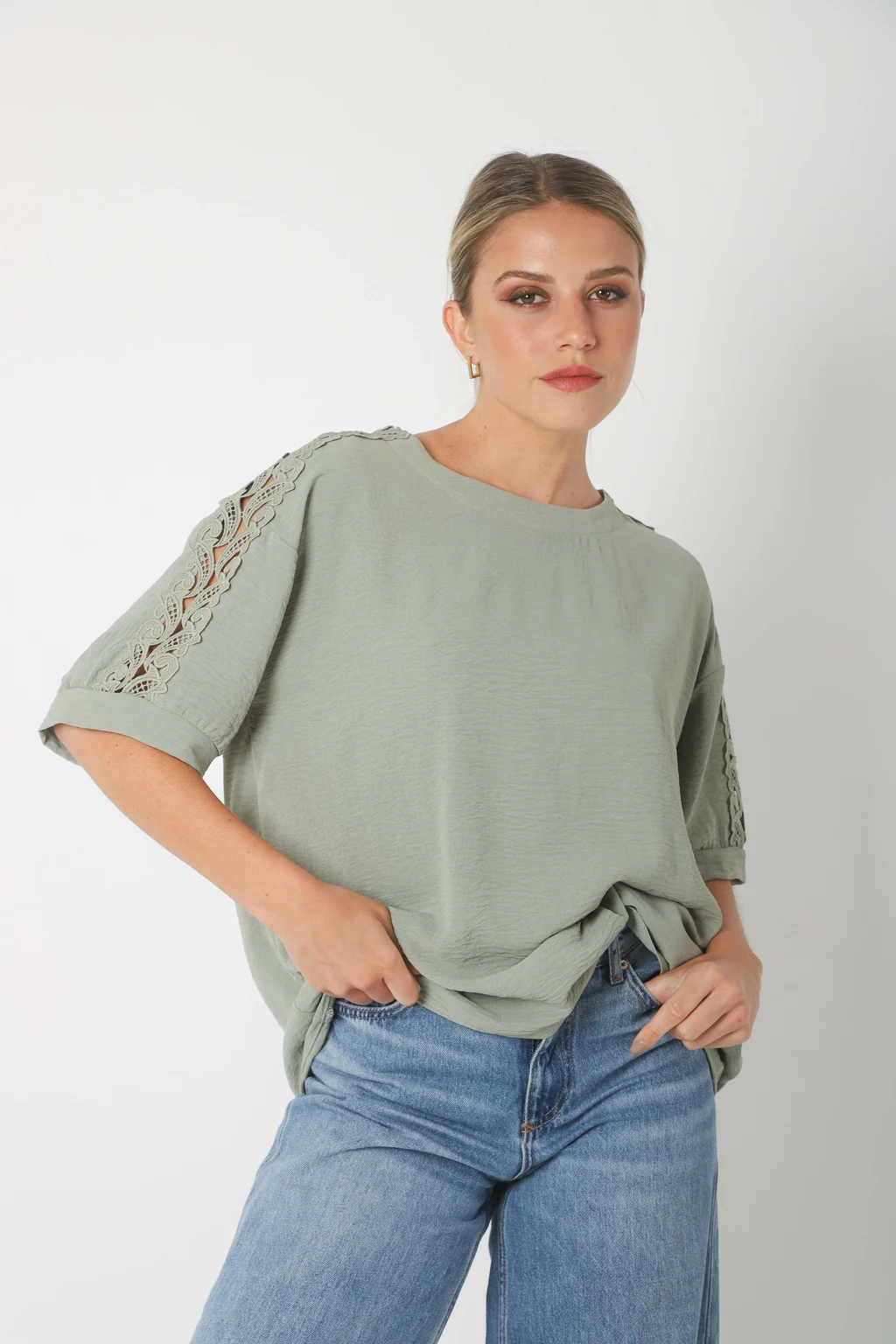 Blusa SERE Amplia Creppe c/ Puntilla en Hombros y Mangas GU0329