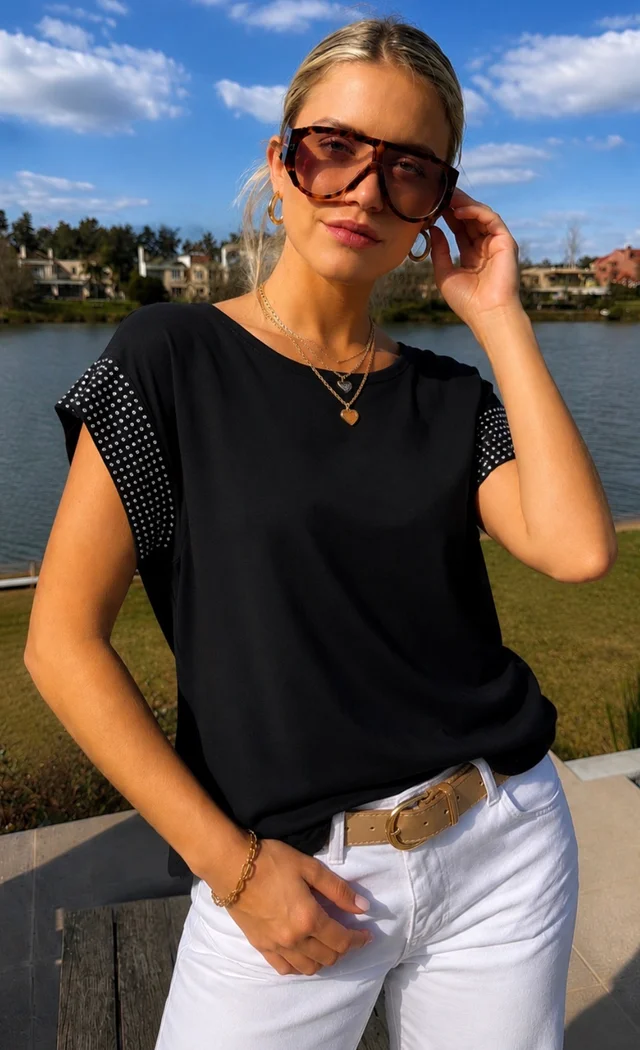 Remera KILIM de Modal Viscosa c/ Tachas en Mangas