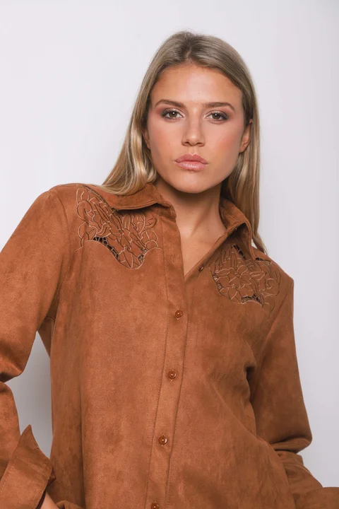 Camisa KARLSON Gamuza Con Calado GU70254