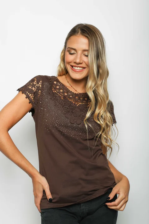 Remera ROYALTY Bordada con Strass GU356341