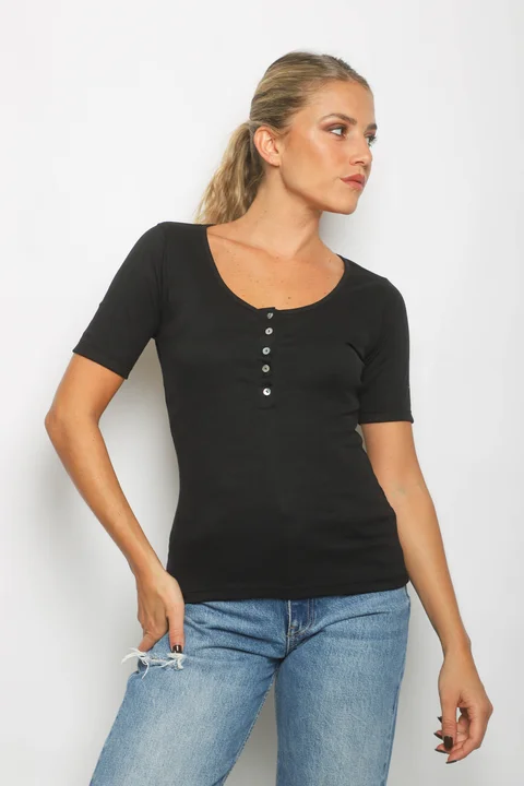 Remera Kyara Morley Abotonada