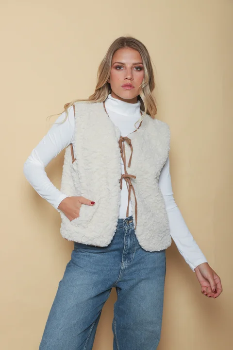 Chaleco Swiss Corderito c/ Tiras y Bolsillos GUK70068