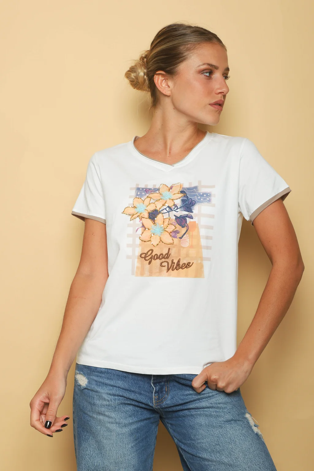 Remera GOOD VIBES Escote V BORDADA GU356348