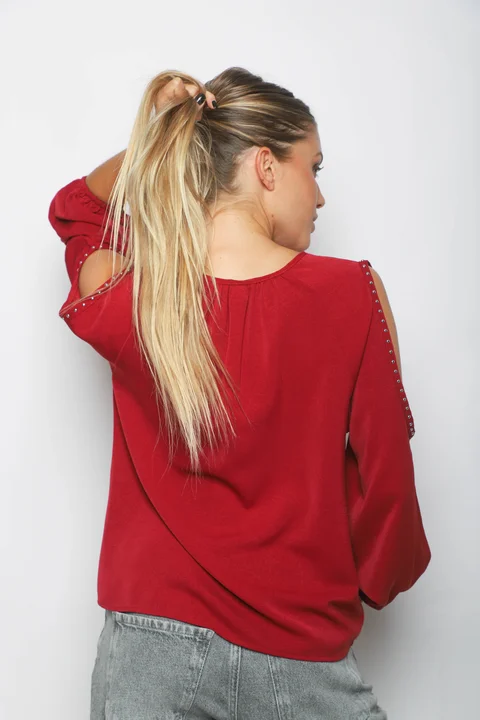 Blusa GAMBER SATEN C/ Hombro Descubierto y Tachas GU0341
