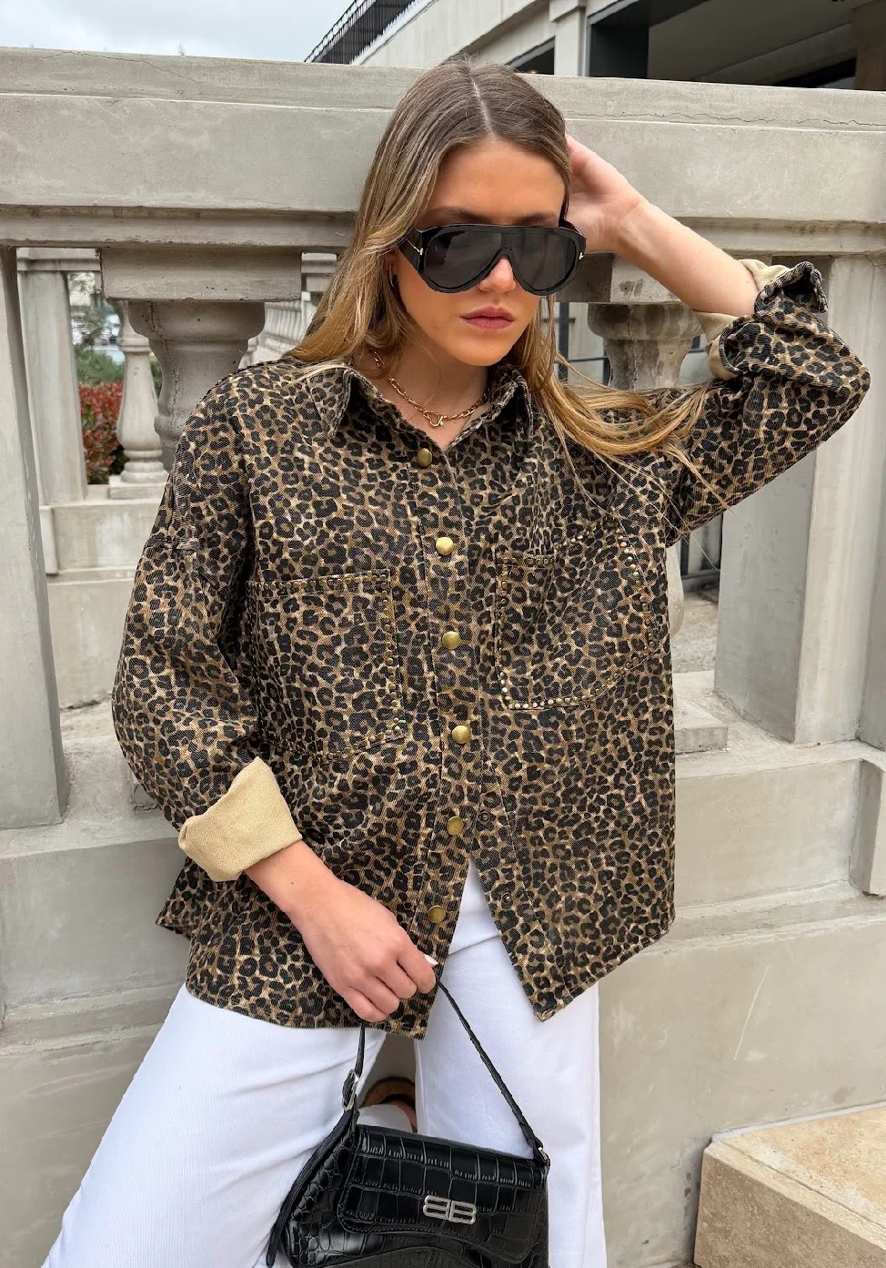 Camisaco Amplio BERLIN PRINT Gabardina con Tachas GU70012