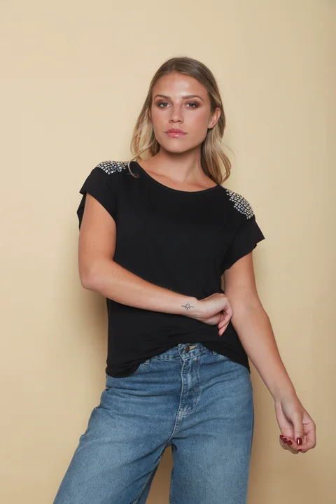 Remera Alyssa Viscosa Lycra con Tachas