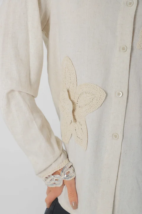 Camisa Biela de LINO c/Crochet GU250116