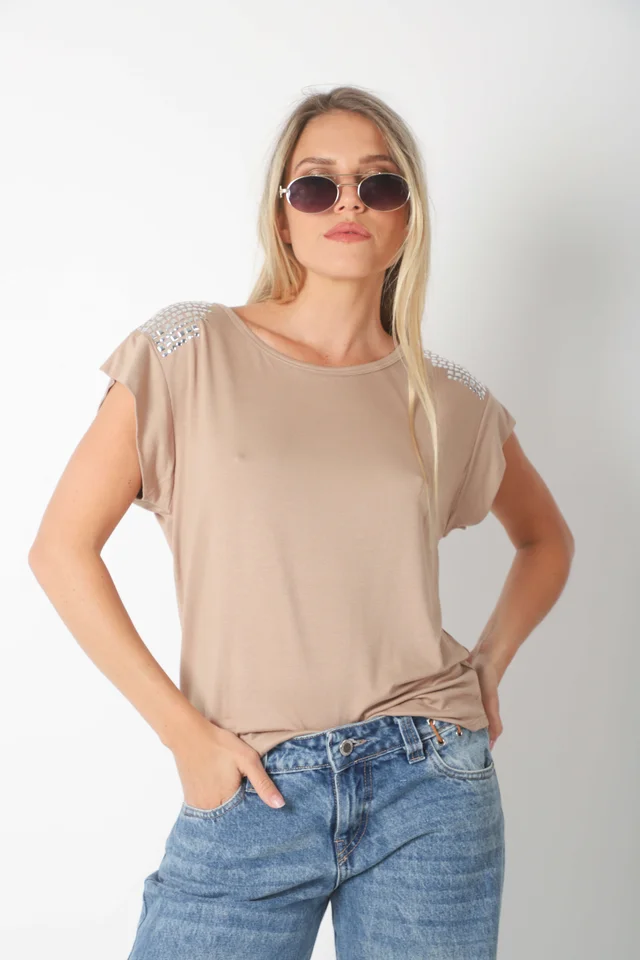 Remera Alyssa Viscosa Lycra con Tachas