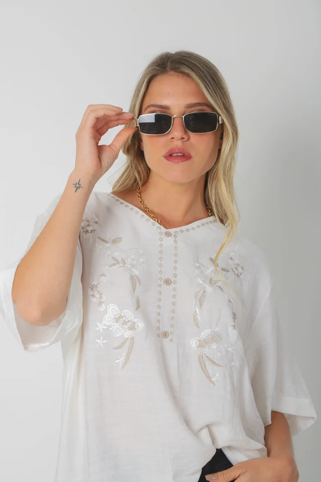 Blusa AMPLIA MAKEA de Lino Bordado c/ Botones GU0327