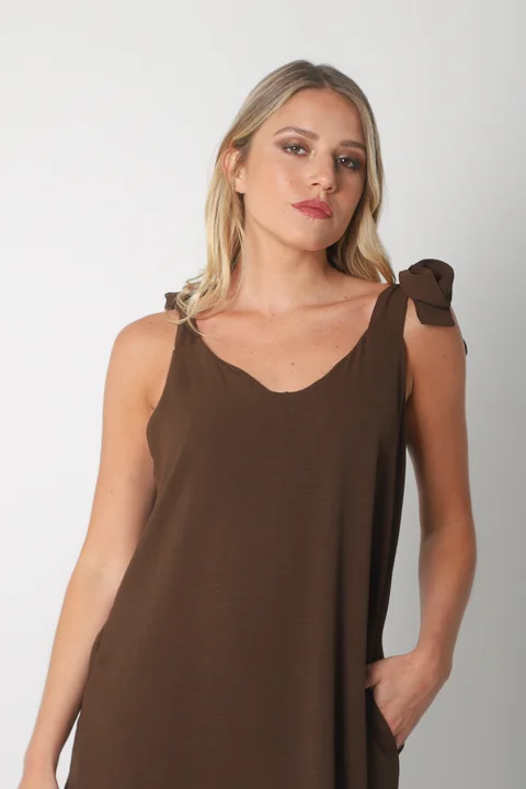Vestido NISSI LISO AMPLIO de creppe c/ Tiras y Bolsillos