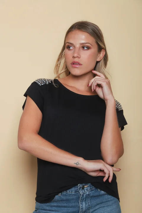 Remera Alyssa Viscosa Lycra con Tachas