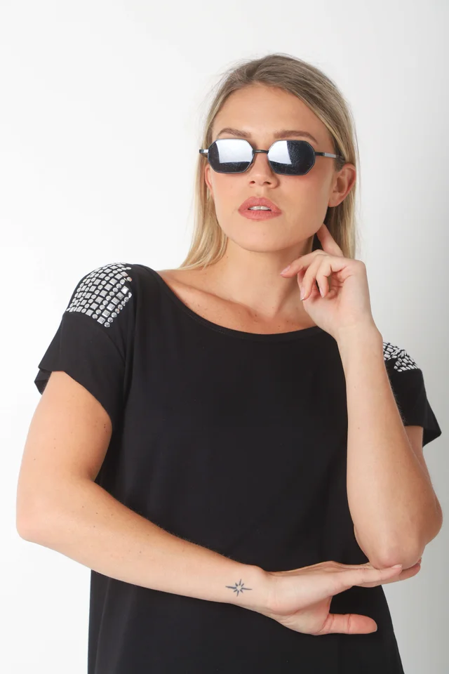 Remera Alyssa Viscosa Lycra con Tachas