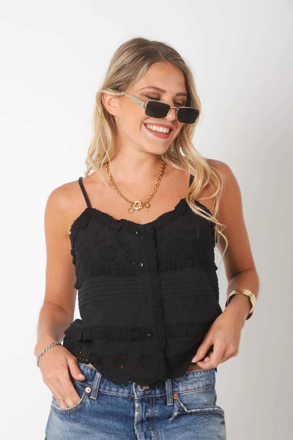 Musculosa Kavanah de Lino Abotonada con T ablitas y Broderie GUK4067