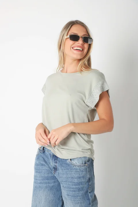 Remera KILIM de Modal Viscosa c/ Tachas en Mangas