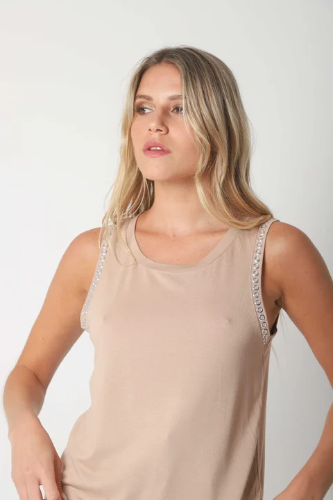 Musculosa Mile Creppe c/ Tachas