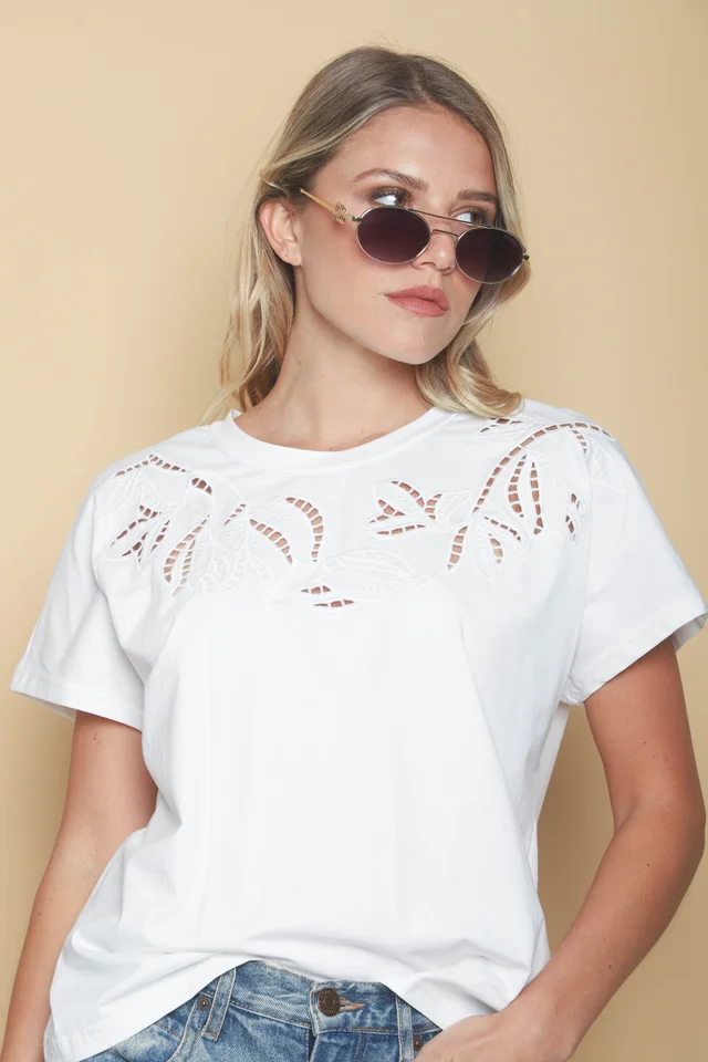 Remera MERIDA Bordada GUK70109